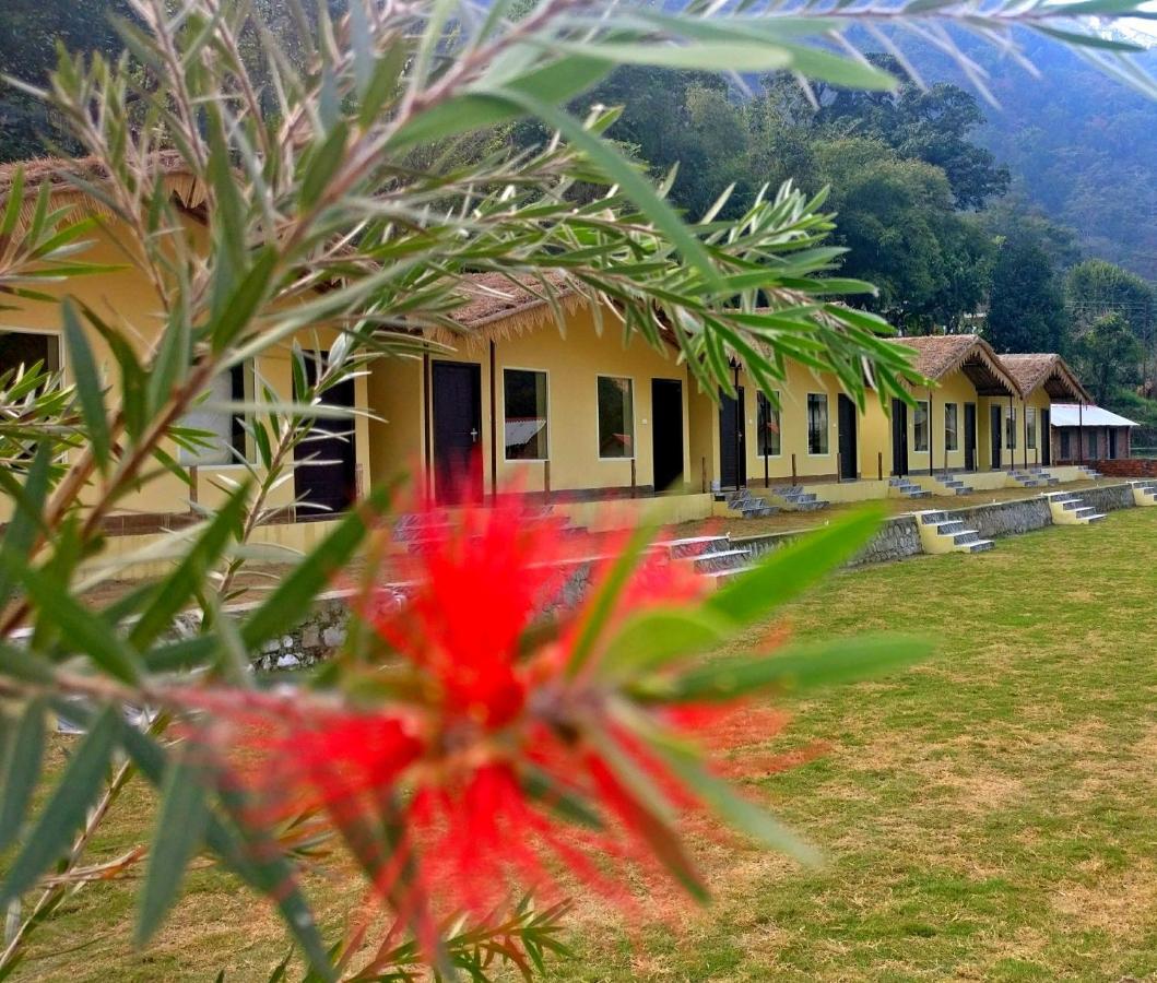 นักษัตร รีสอร์ต Hotel Birbhaddar ภายนอก รูปภาพ