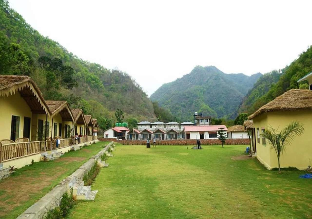 นักษัตร รีสอร์ต Hotel Birbhaddar ภายนอก รูปภาพ